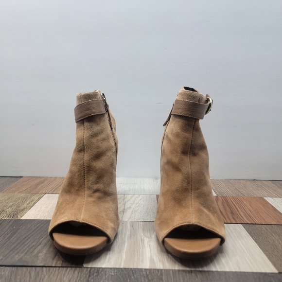 Women's Leather 6M Peep Toe Booties - Picture 2 of 6